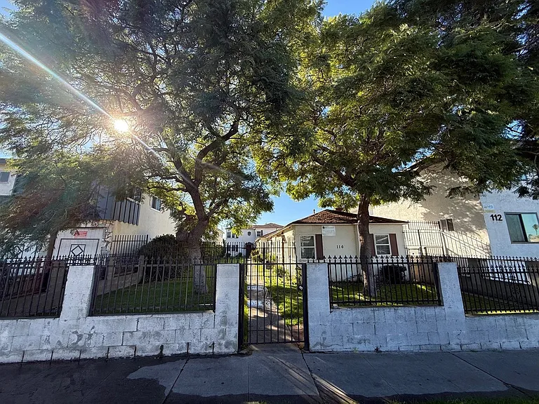 116 E Buckthorn St #H — Photo 13