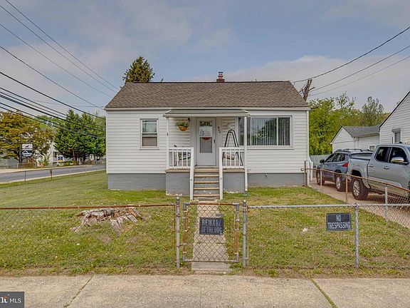 3rd image of 900 Renfrew St