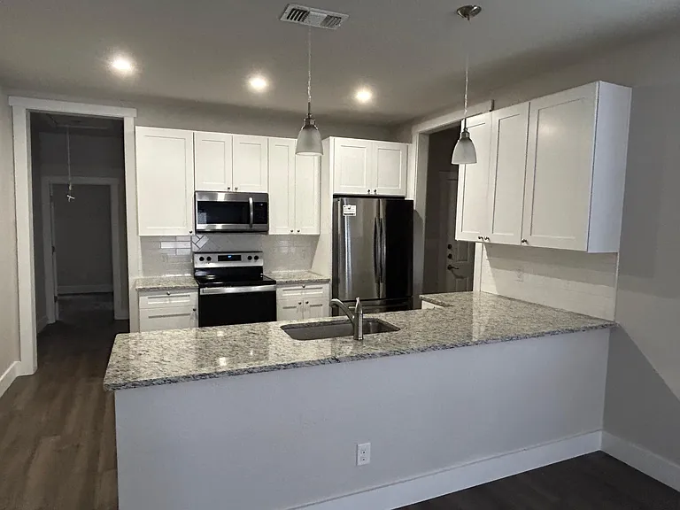 1201 S Palmetto — Photo 6