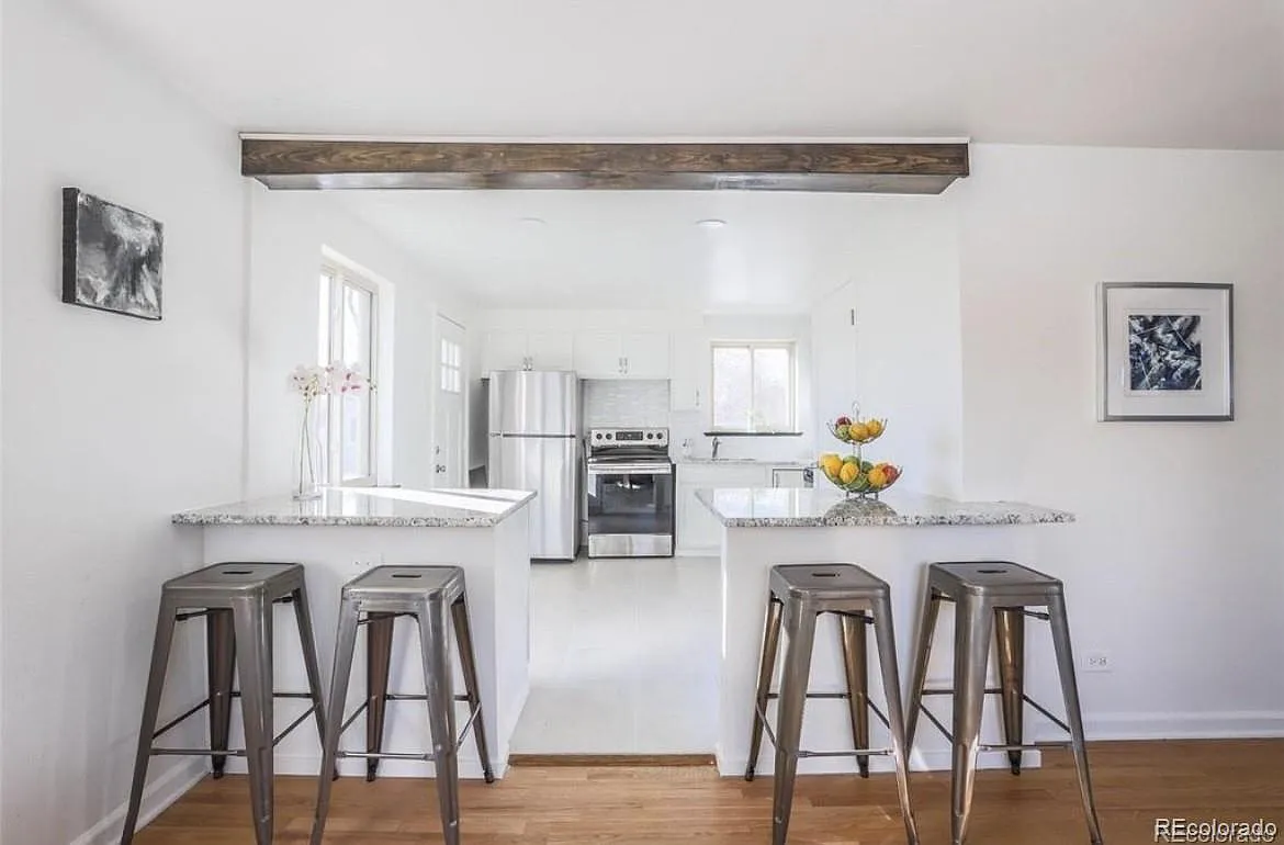 2 bed, 1.0 bath, 814 sqft, $2,400 — Photo 4