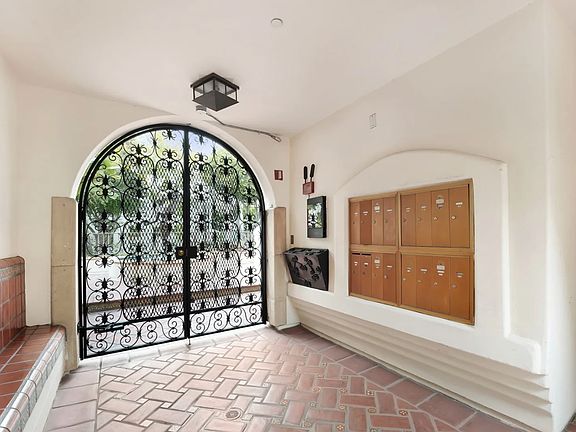 5th image of 1320 N Harper Ave #3309