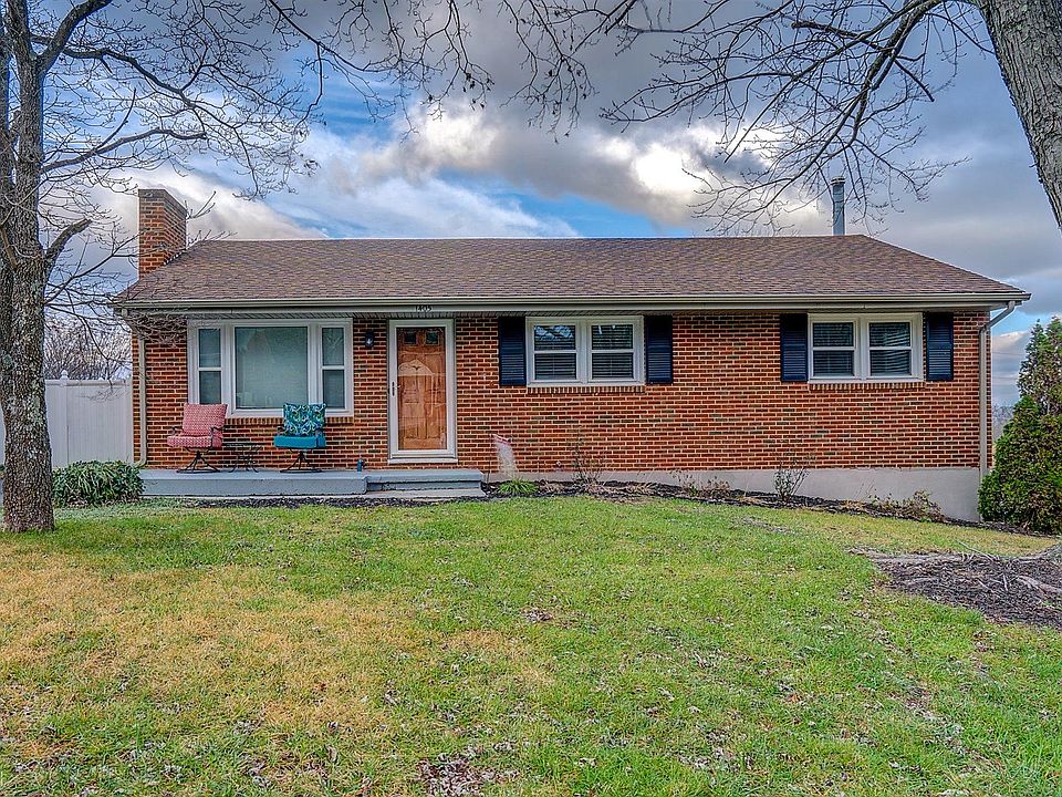 1st image of 1405 Blackwood Dr