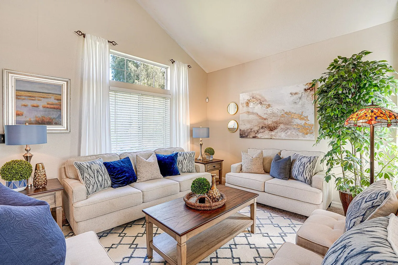 3 bed, 2.0 bath, 2066 sqft, $4,179 — Photo 3