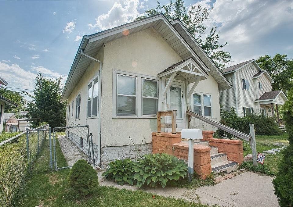 1st image of 616 Newton Ave N