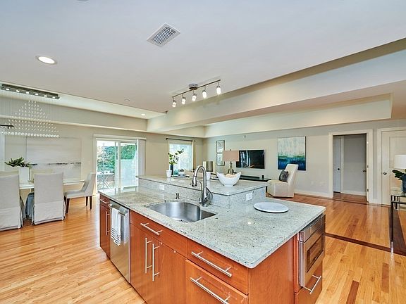 3rd image of 310 Hammond Pond Pkwy Unit 101