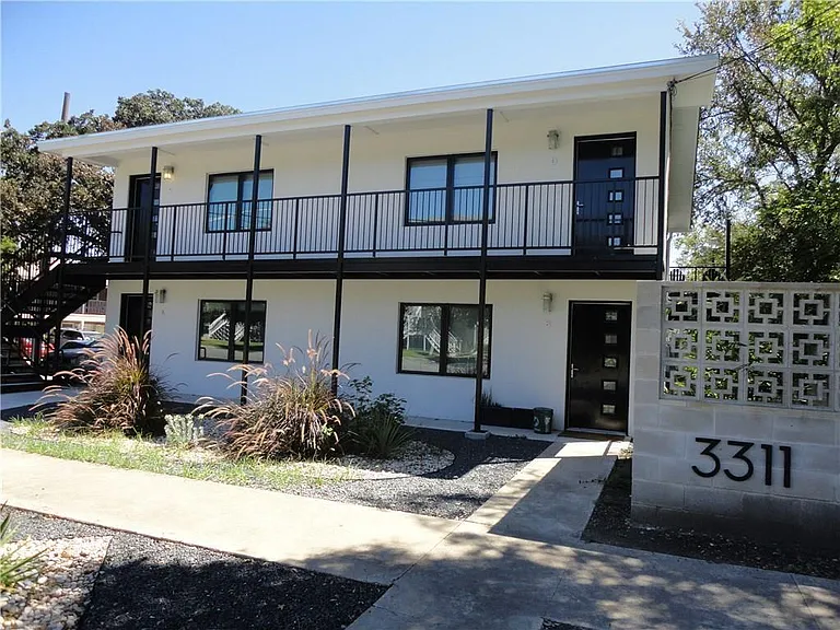 3311 Speedway #B — Photo 1