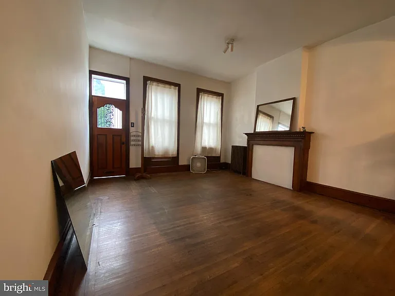 2038 E Dauphin St — Photo 5