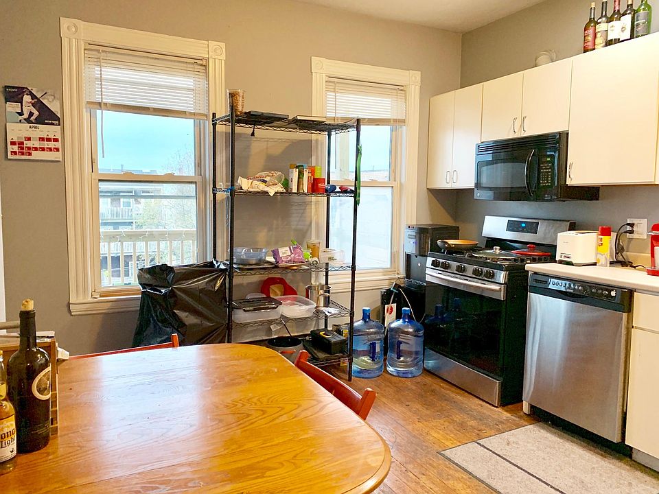 2nd image of 699 E 7th St APT 3G