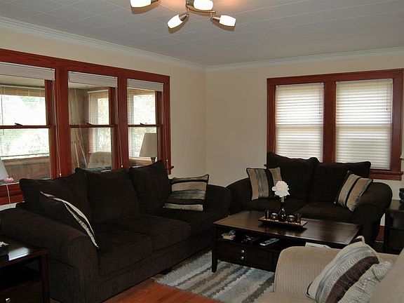 3rd image of 1629 E Ewing Ave