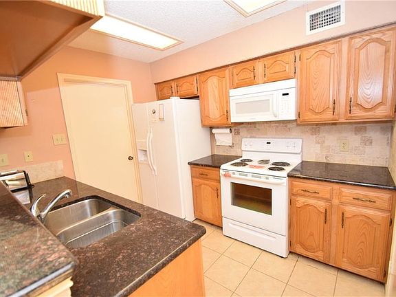 4th image of 2204 W Park Blvd APT 3202