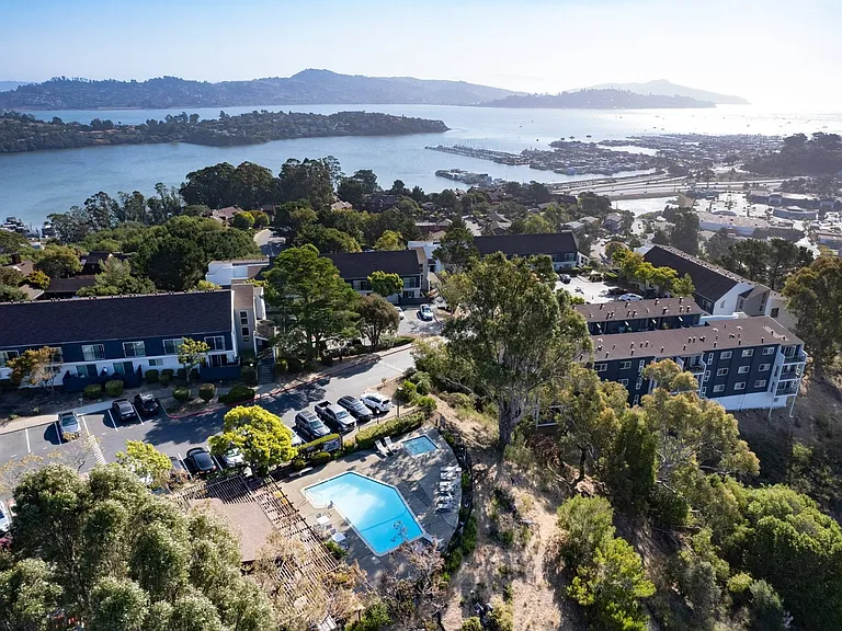 City View | Summit at Sausalito | Luxury Apartments at Sausalito