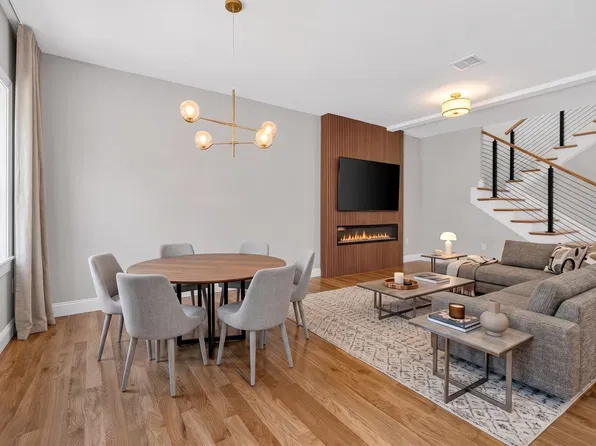 27 Rollins St #A, Groveland, MA 01834