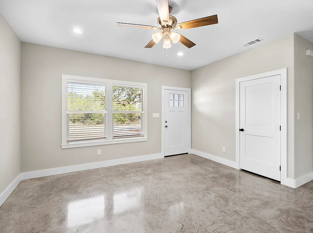 3 bed, 1411 sqft, $2,100 — Photo 4