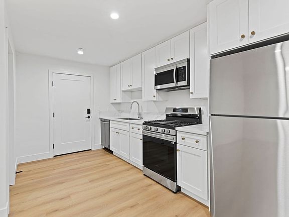 3rd image of 4264 42nd St APT 2