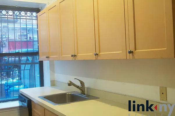 Rented by Link NY Realty | media 22