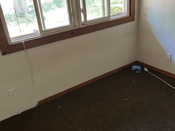 3rd image of 14796 Red Hollow Rd