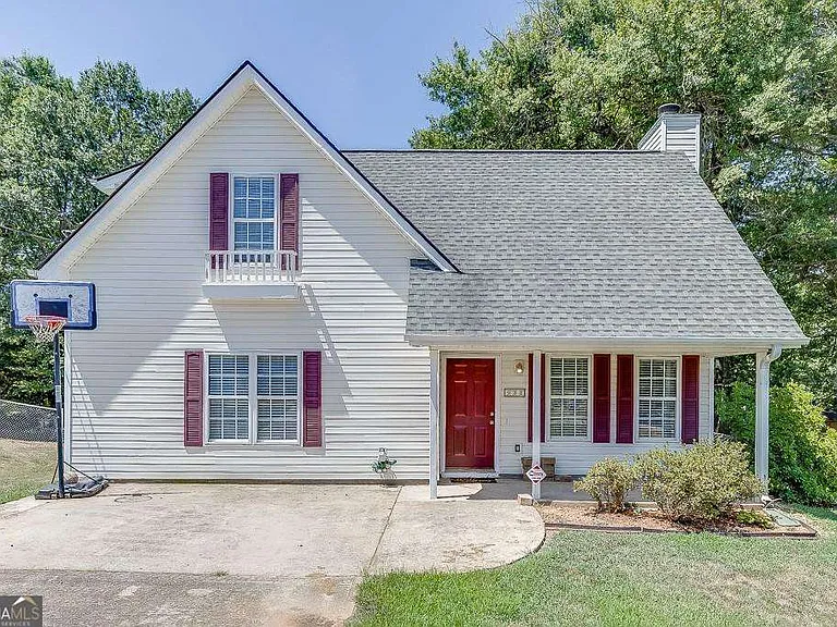 932 Clayton St — Photo 1