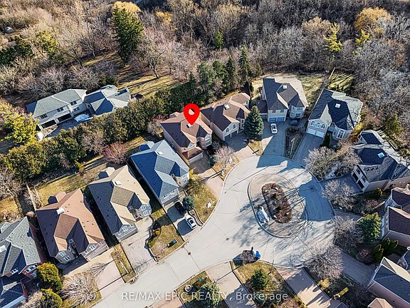 4th image of 11 Palace Ct