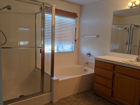 5th image of 841 Moyano Cir