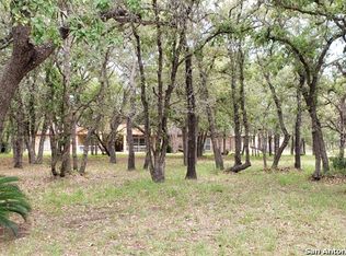 725 Killarney Rd, Floresville, TX 78114