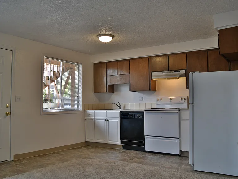 Beverly Ann Apartments — Photo 9