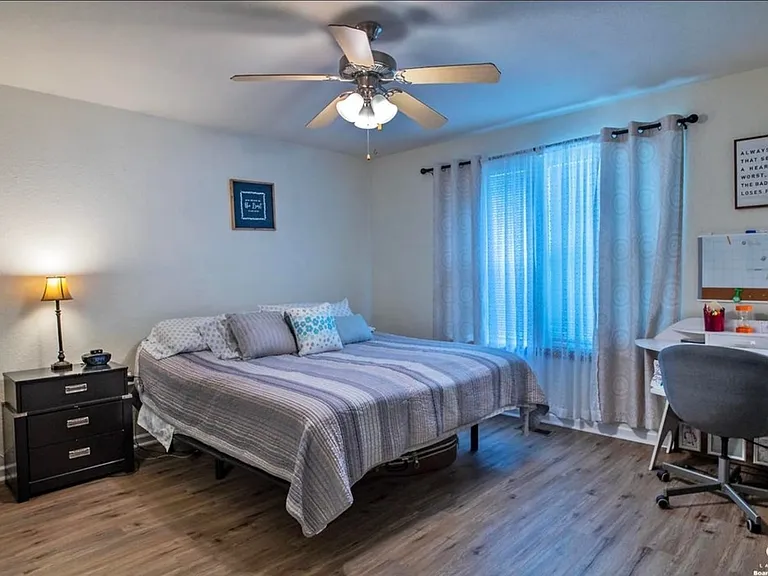 2335 Surrey Dr — Photo 6