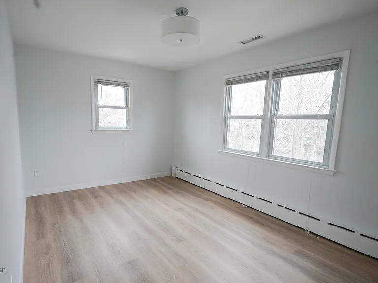 92 Burwood Ave #2 — Photo 10