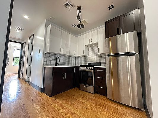 5th image of 378 Lewis Ave #4F