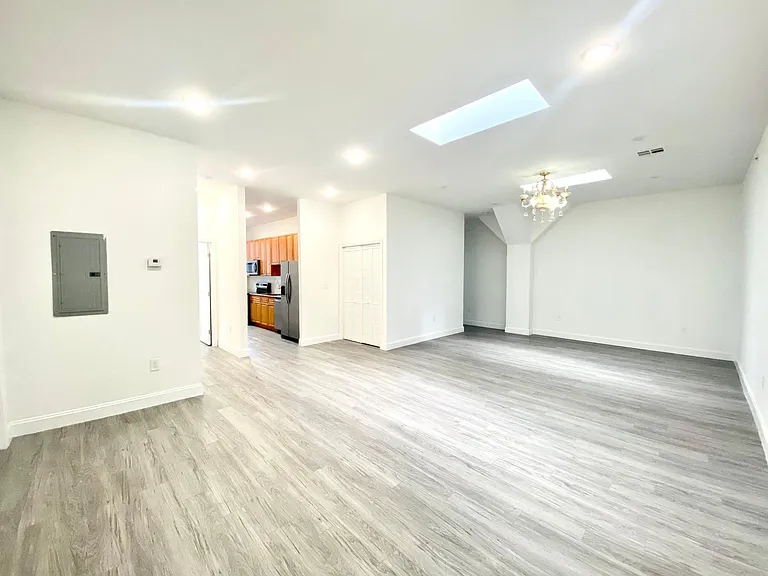439 N 13th St #3E — Photo 4