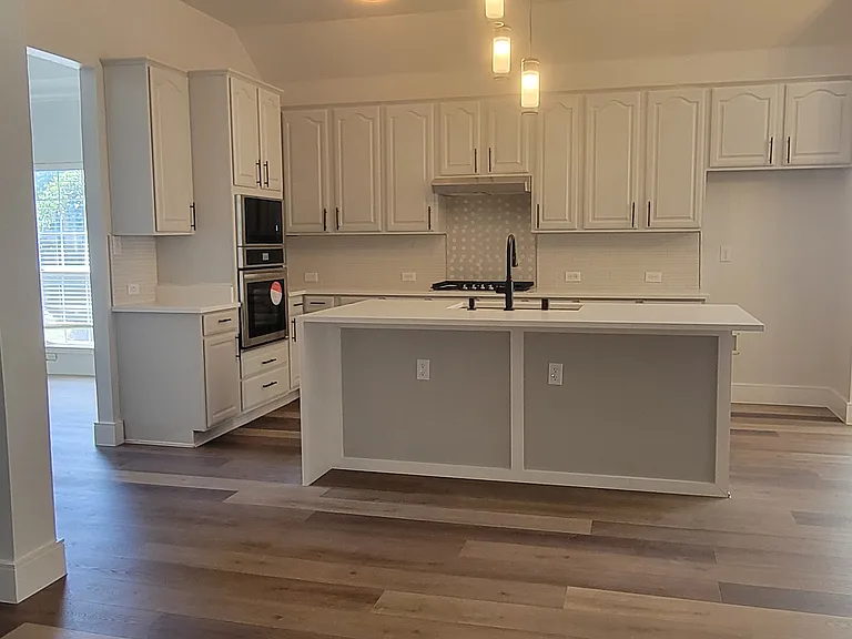 5709 Maidstone Dr — Photo 4