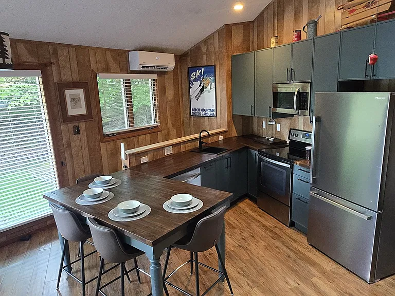212 Charter Hills Rd — Photo 2