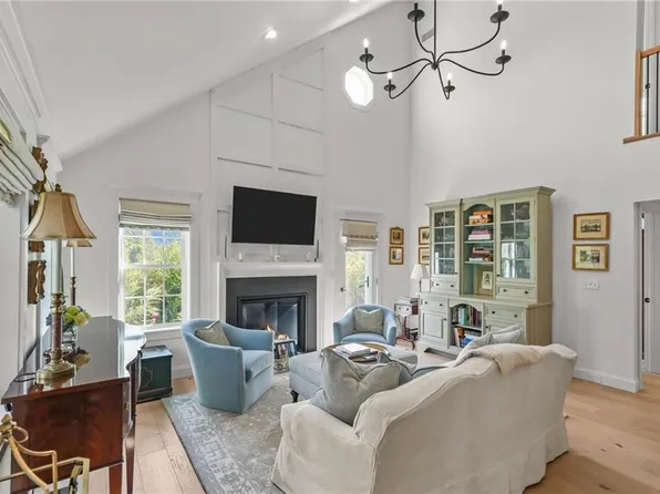 310 Corey Ln, Middletown, RI 02842