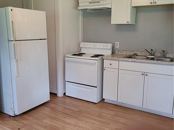 5th image of 70 Oakdale Ave
