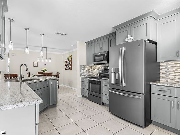 5th image of 4302 SW 18th Pl