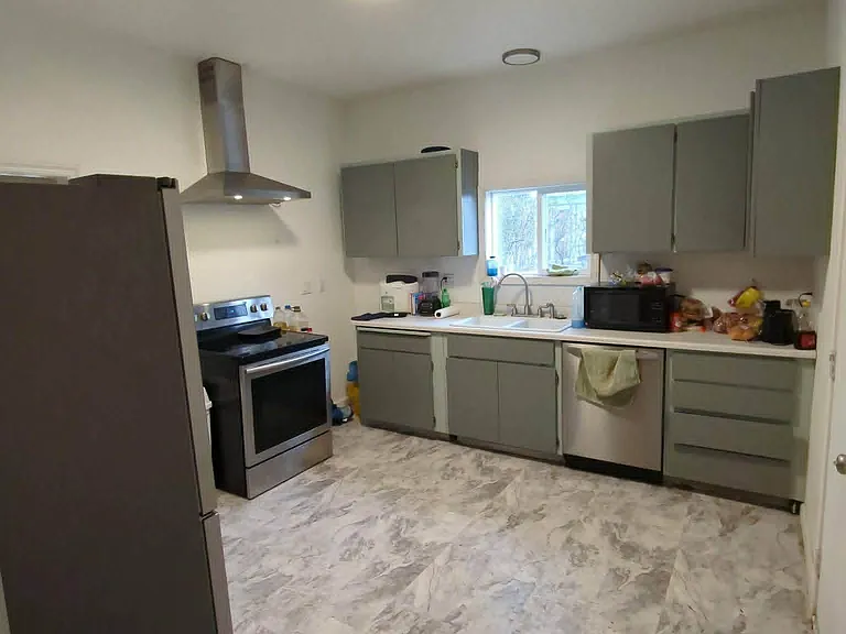 2517 E 8th Ave — Photo 3