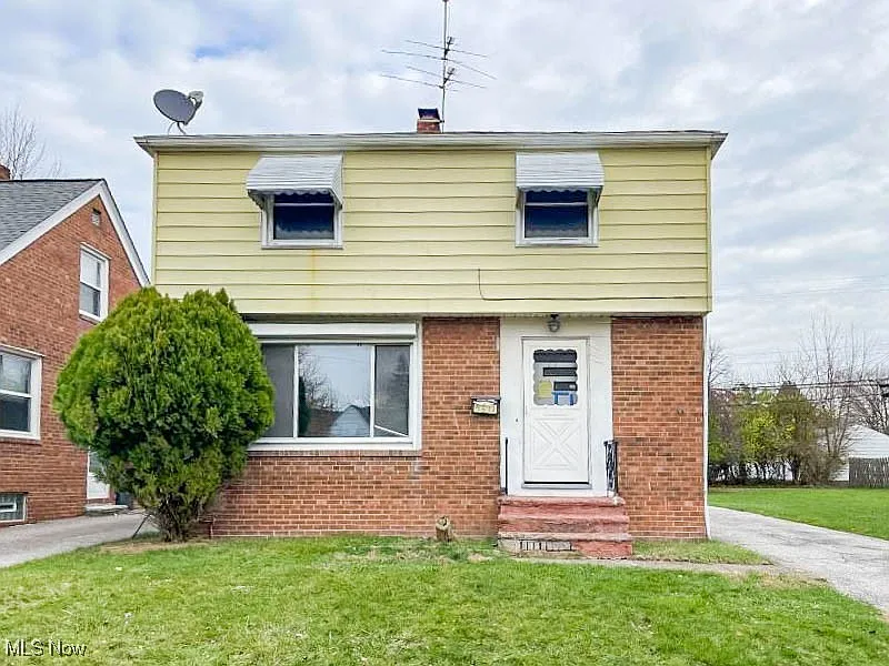 5611 South Blvd photo 1