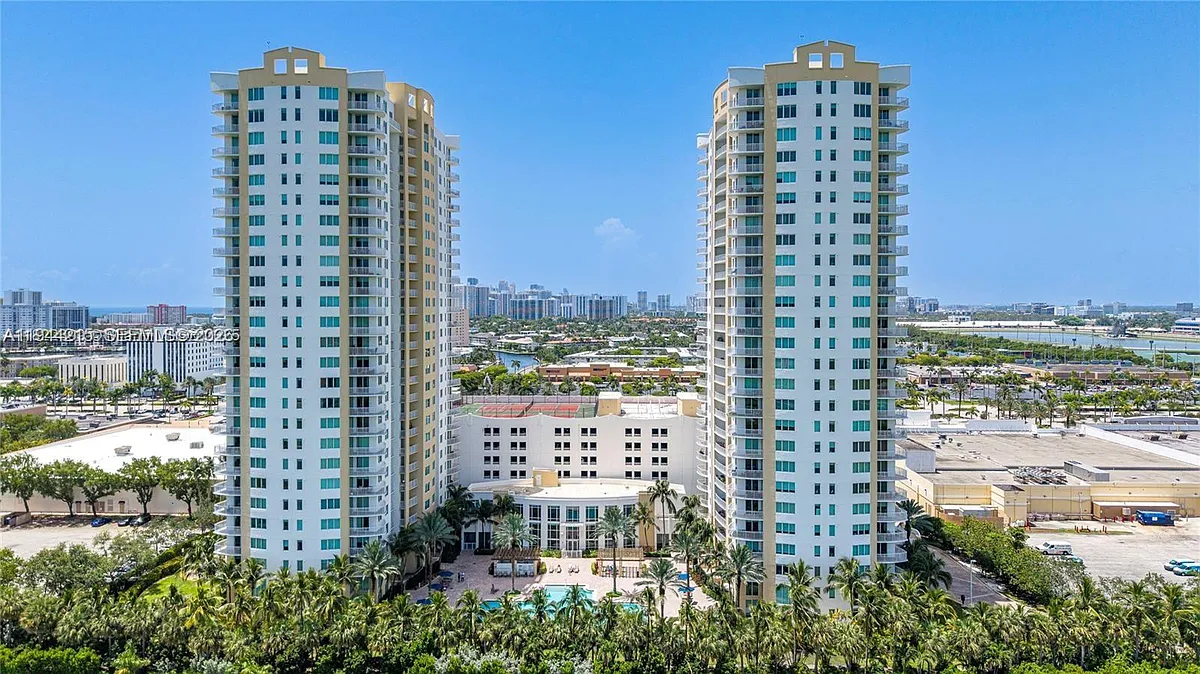 Building Photo - 1755 Hallandale Beach Blvd #1605E