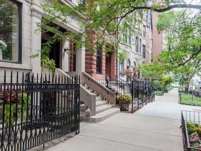 72 E Elm St APT 4, Chicago, IL, 60611