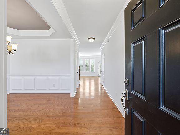 4th image of 305 Nichols Rdg