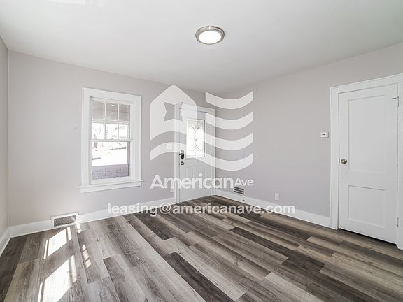 1762115_004_living_room_13679446.jpg