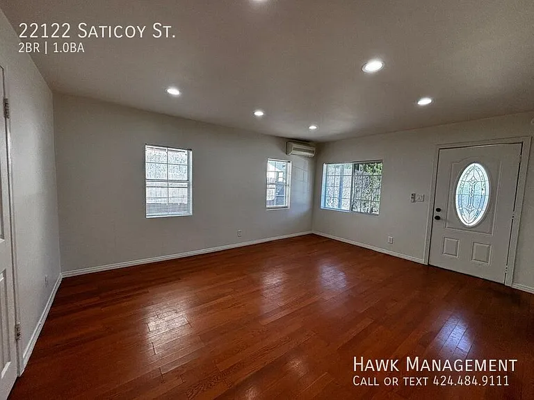 22122 Saticoy St — Photo 4