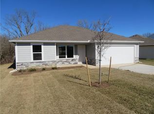 909 Redbud Dr, Paola, KS 66071