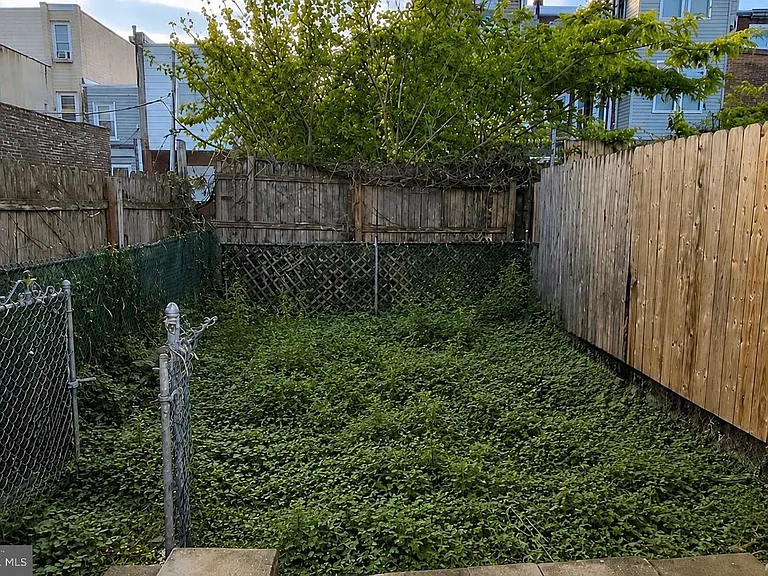 2643 Emerald St — Photo 21