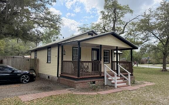 2nd image of 201 Garbon Dr
