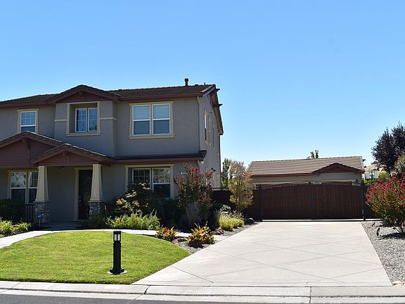 4th image of 463 Peacock Way