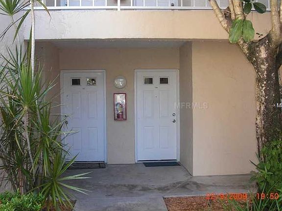 3rd image of 2121 Wood St #106