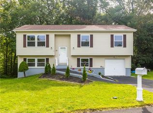37 Maple Dr, Middletown, NY 10940
