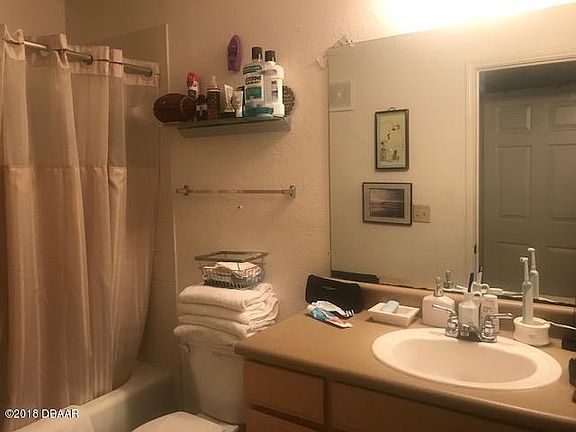 5th image of 940 Village Trl Unit 6-105