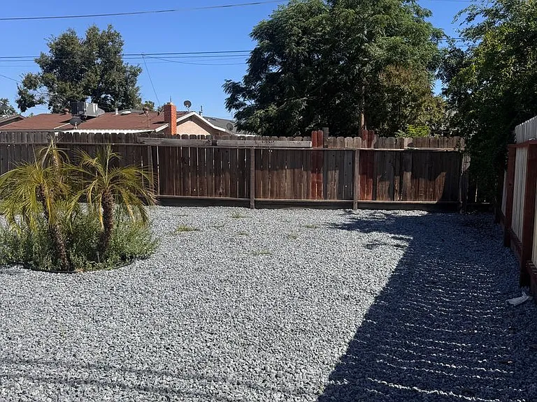 3874 E Ashlan Ave — Photo 3