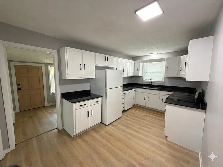 4525 Old Broadway St — Photo 4